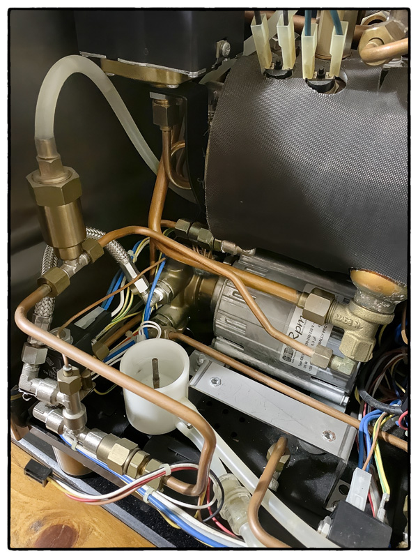 Hot Water Pipe fitting - Leak